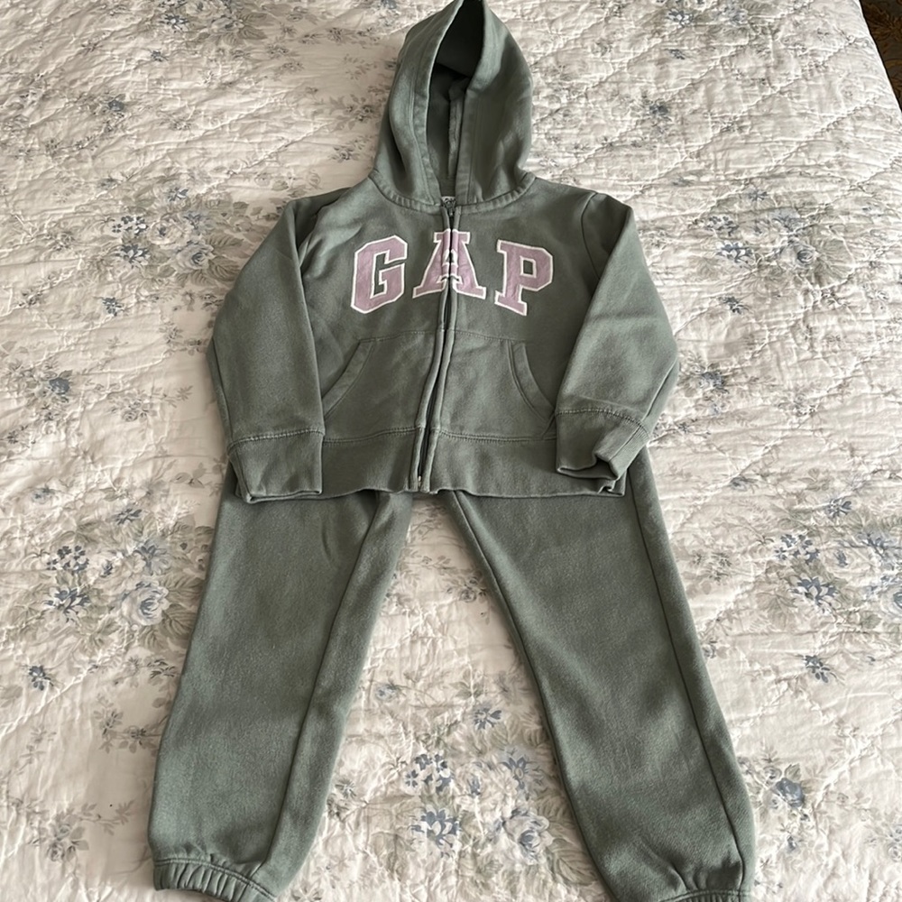 Girls GAP sweatshirt set!